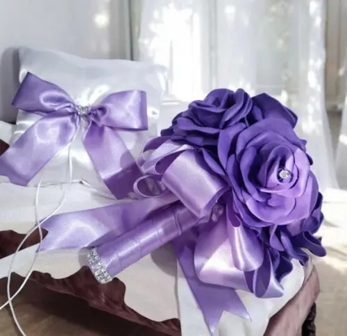 Kit Buquê Roxo + Almofadinha de Alianças Cívil- Artesanal
