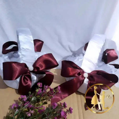 02 Cestas Floristas Marsala e Branco em Cetim