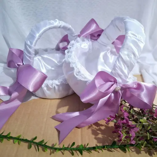 02 Cestas Floristas Lavanda Claro e Branco em Cetim