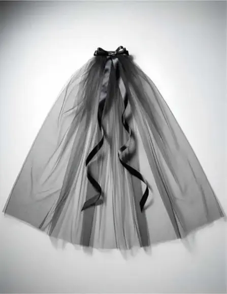 Véu Preto Curto com Laço para Noiva Estilo Gótico Chic