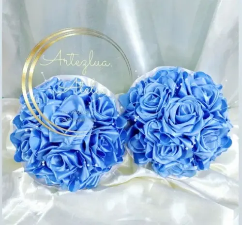 01 Buquê de Noiva Azul Serenity e Branco de Cetim + Lapela