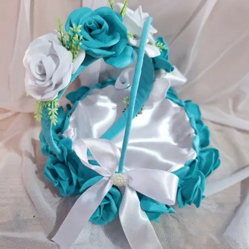 Cesta de Florista com Tiara Coroa Azul Turquesa e Branco