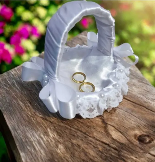 Mini Cesta para Alianças Branca em Cetim com Pérolas