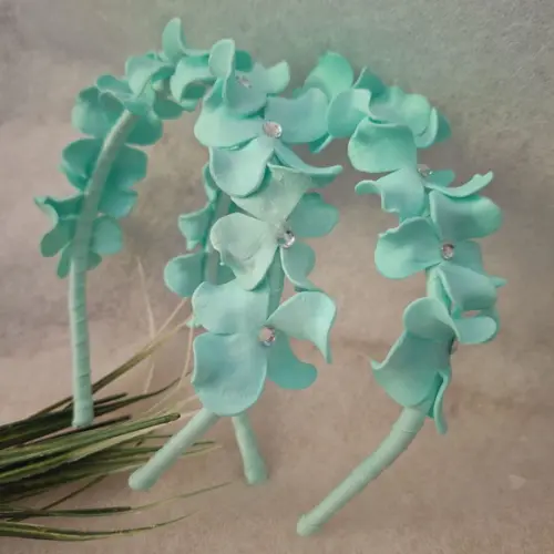 Tiara Infantil Verde Menta Artesanal com Pedrinhas de Brilho