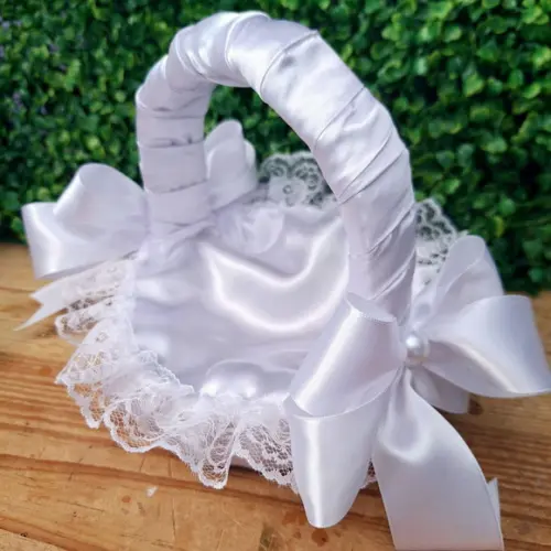Cesta Florista Branca de Cetim com Babado de Renda