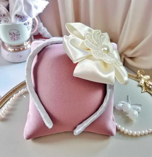 Tiara de Luxo Daminhas Bege Off White Cetim