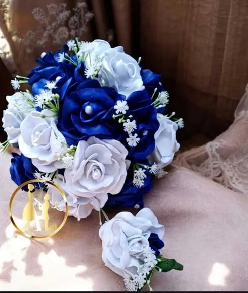 Buquê de Noiva Azul Royal e Branco + Lapela