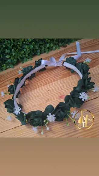 Tiara Coroa Verde Musgo com Flores Brancas Adulto e Infantil