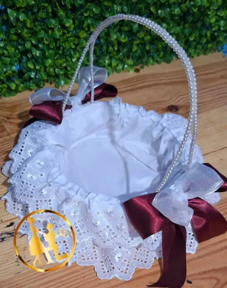 Cesta de Florista de Luxo Branca e Marsala com Pérolas