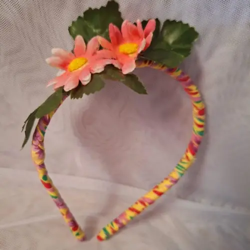 Tiara de Mini Margaridas Forrada de Chita Rústica