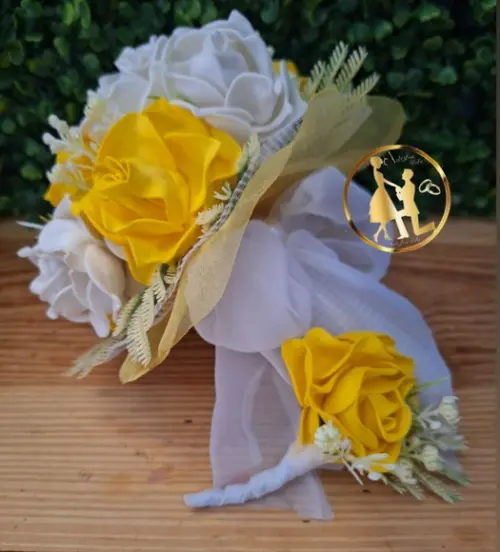 Buquê de Noiva Amarelo e Branco + Flor de Lapela