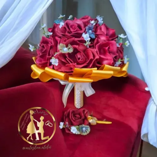 Buquê Vermelho Marsala e Dourado Grande