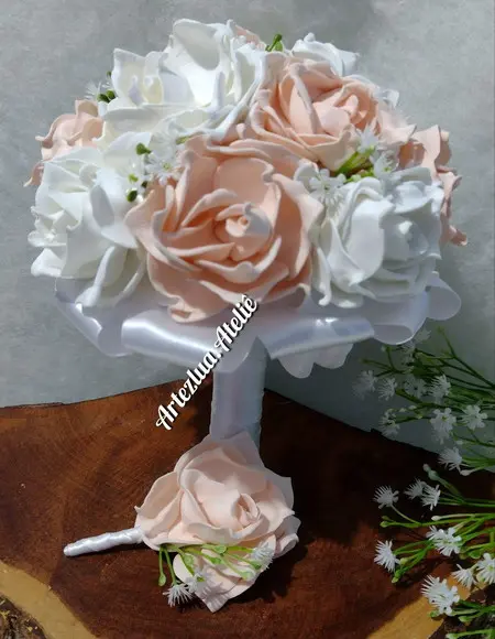 Buquê de Noiva Branco + Flor de Lapela Salmon e Branco