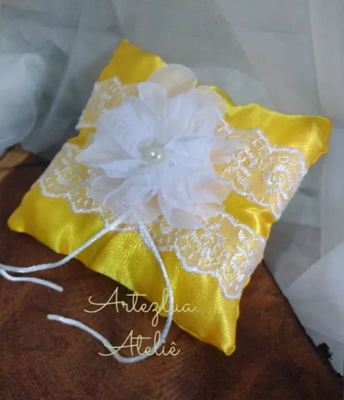 Porta Alianças Amarelo com Renda e Pérolas