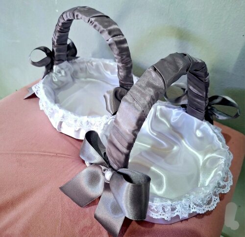 Par de Cestas Florista em Cetim Branco e Cinza