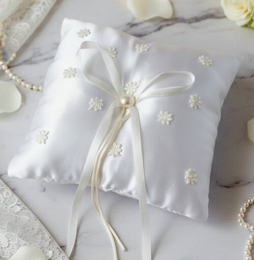 Porta Alianças Branco e Bege Off-White com Pérolas – Elegânc