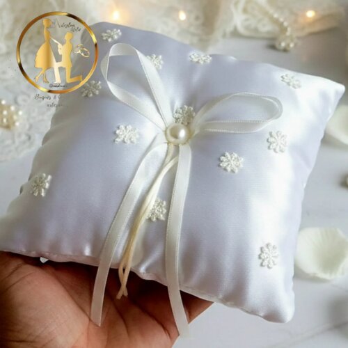 Porta Alianças Branco e Bege Off-White com Pérolas – Elegânc