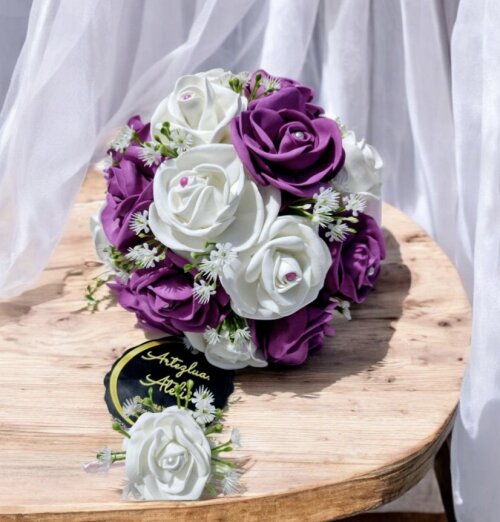 Buquê de Noiva Lilás e Branco em EVA – Rosas Artesanais para Casa