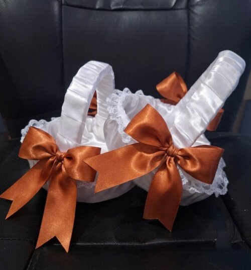 02 Cestas de Florista em Cetim com Laços Terracota (Kit) – Ele