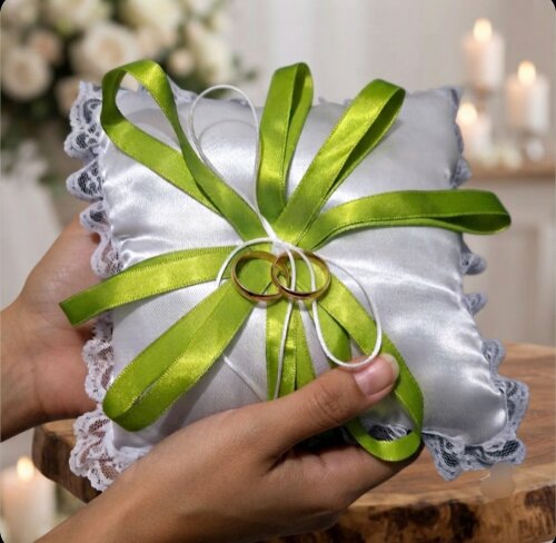 Porta Alianças de Casamento Verde Pistache e Branco em Cetim