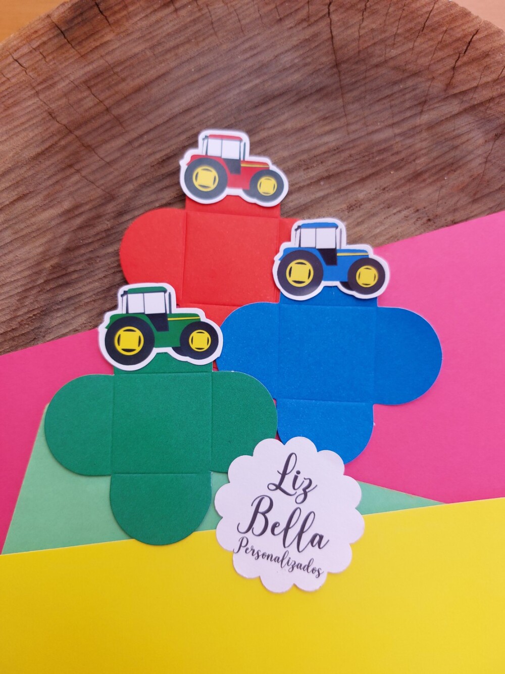 Forminhas para doces Trator - Azul, verde e vermelho 100 Unidades
