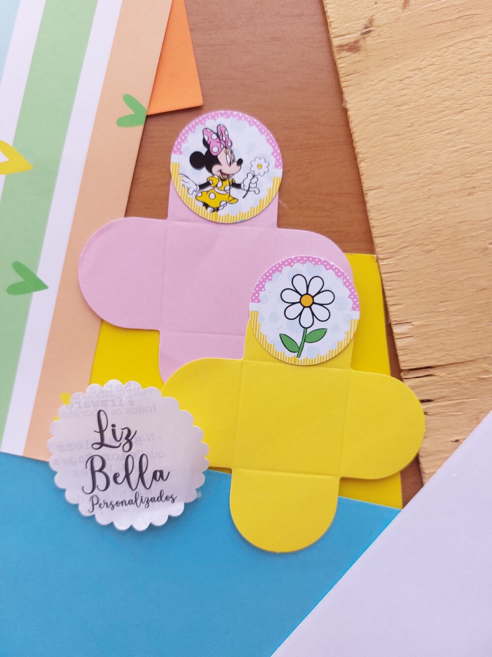 Forminhas para doces Minnie no Jardim das Margaridas 100 Unidades