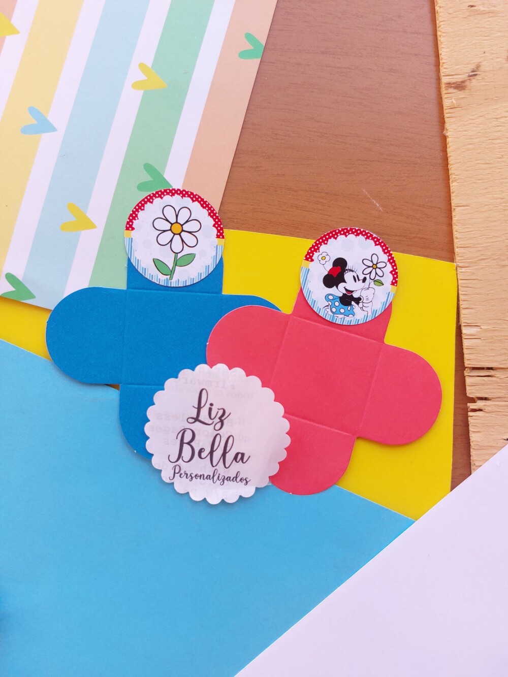 Forminhas para doces Minnie no Jardim das Margaridas 100 Unidades