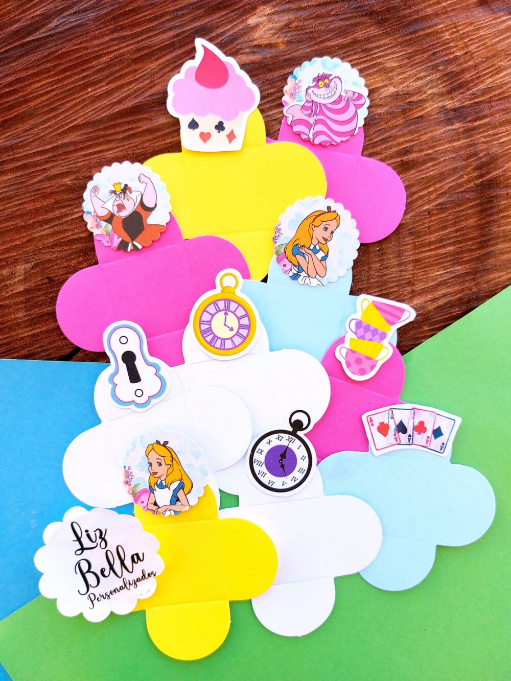 Forminhas para doces Alice no pais das Maravilhas 100 Unidades