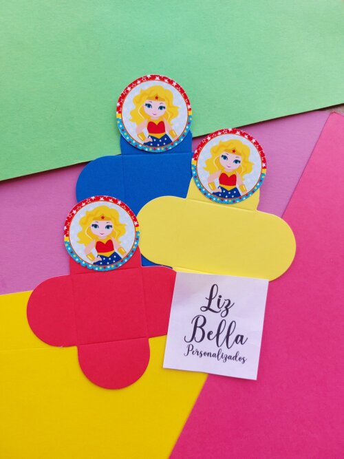 Forminhas para doces Mulher Maravilha Loira 100 Unidades