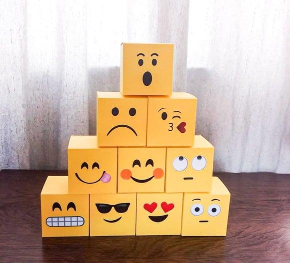 Caixa Cubo - Emojis