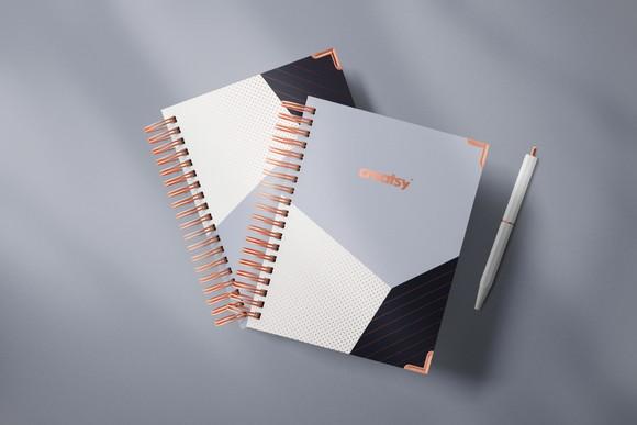 Mockup Realista Agenda, Planner, Caderno (elegance)
