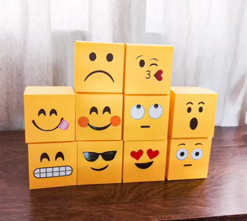 Caixa Cubo - Emojis