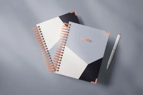 Mockup Realista Agenda, Planner, Caderno (elegance)