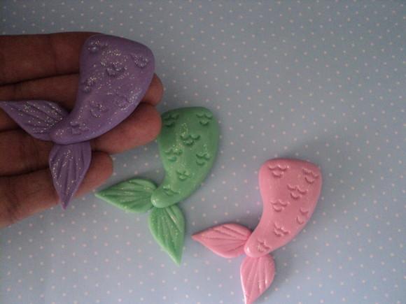 Aplique cauda de sereia em biscuit
