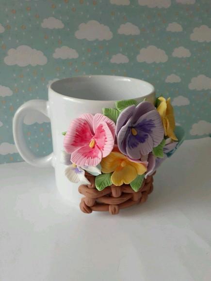 Caneca Decorada com Flores em Biscuit