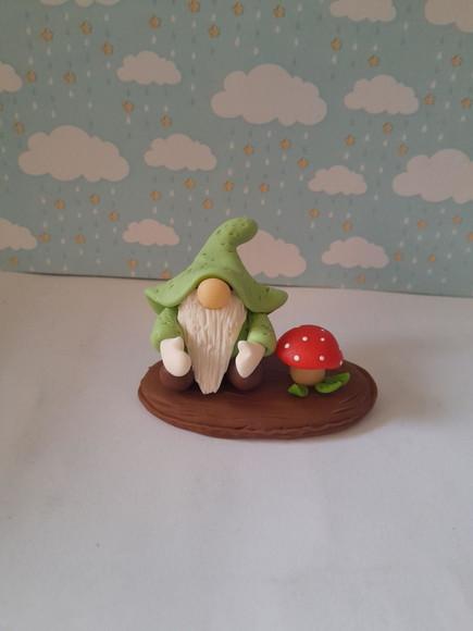 Gnomo Duende Enfeite Lembrancinha em Biscuit