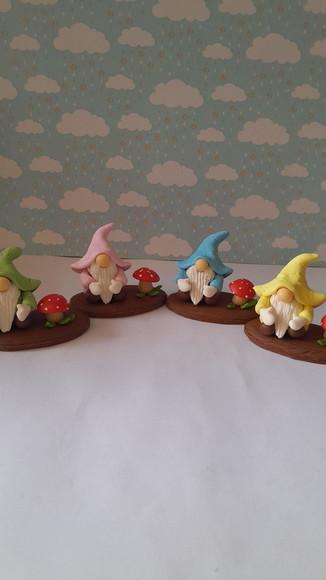 Gnomo Duende Enfeite Lembrancinha em Biscuit
