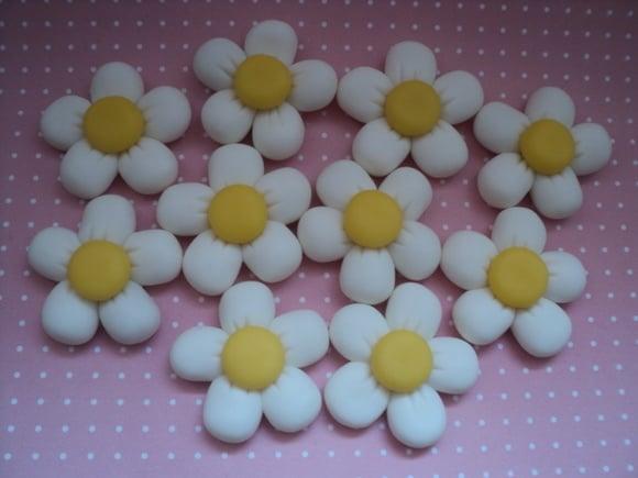 Kit com 5 Apliques Flor Margarida em Biscuit