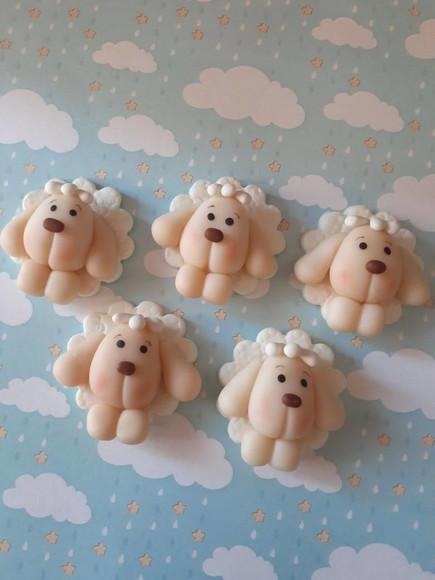 Kit com 5 Apliques Lembrancinhas Ovelhinha em Biscuit