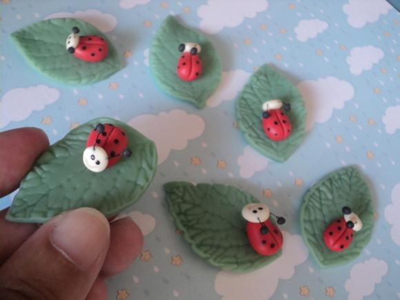 Kit com 5 Mini Apliques Joaninhas em Biscuit
