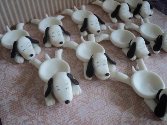 Porta Docinhos em Biscuit Snoopy