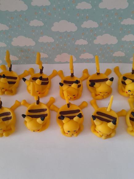 Porta Docinhos em Biscuit Pikachu