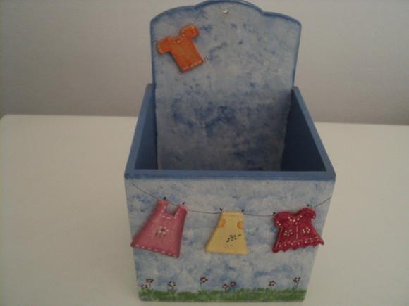 Porta prendedores de roupa decorado