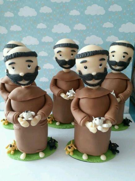 São Francisco de Assis em biscuit ( 15 cm altura)