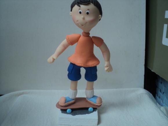 Topo Menino no Skate em Biscuit