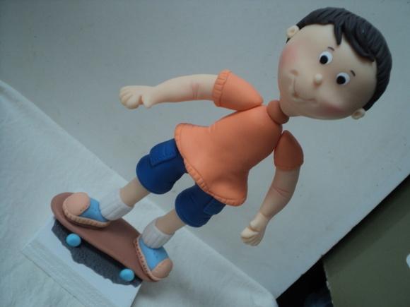Topo Menino no Skate em Biscuit