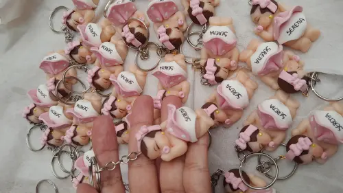 Lembrancinha de maternidade bebê menina chaveiro