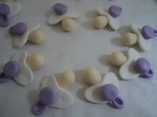 Aplique Lembrancinha de Maternidade Chupeta em Biscuit