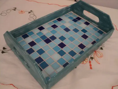 Bandeja em mdf Decorada com Pastilhas de Mosaico