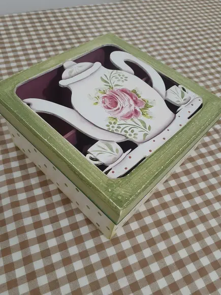 Caixa de chá decorada vintage